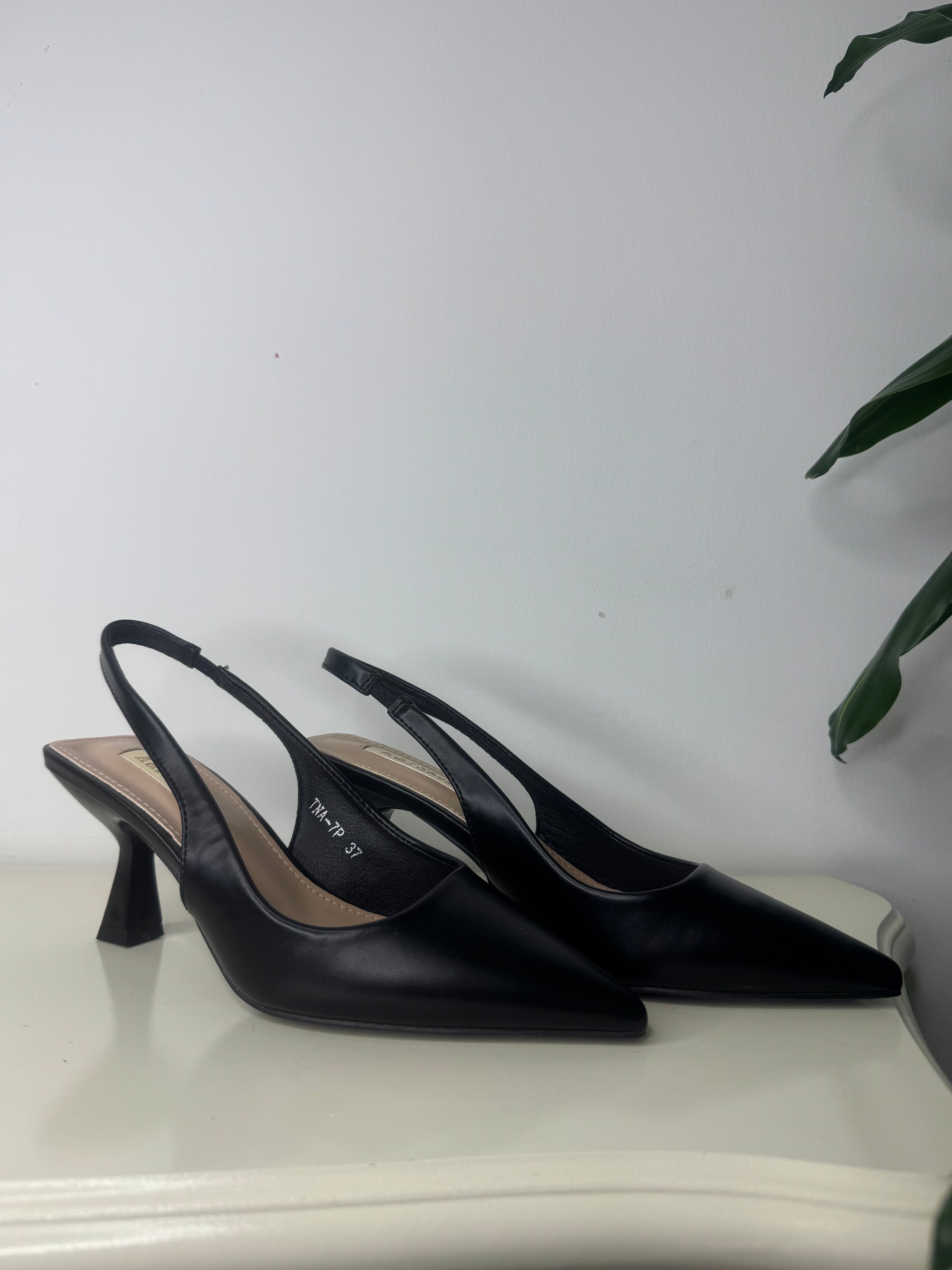 SLINGBACK KITTEN